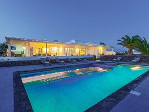 4 Bedroom Luxury Villa with Pool & Hot Tub in Puerto Calero, Lanzarote, Canary Islands